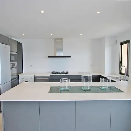Bay View Apartment *